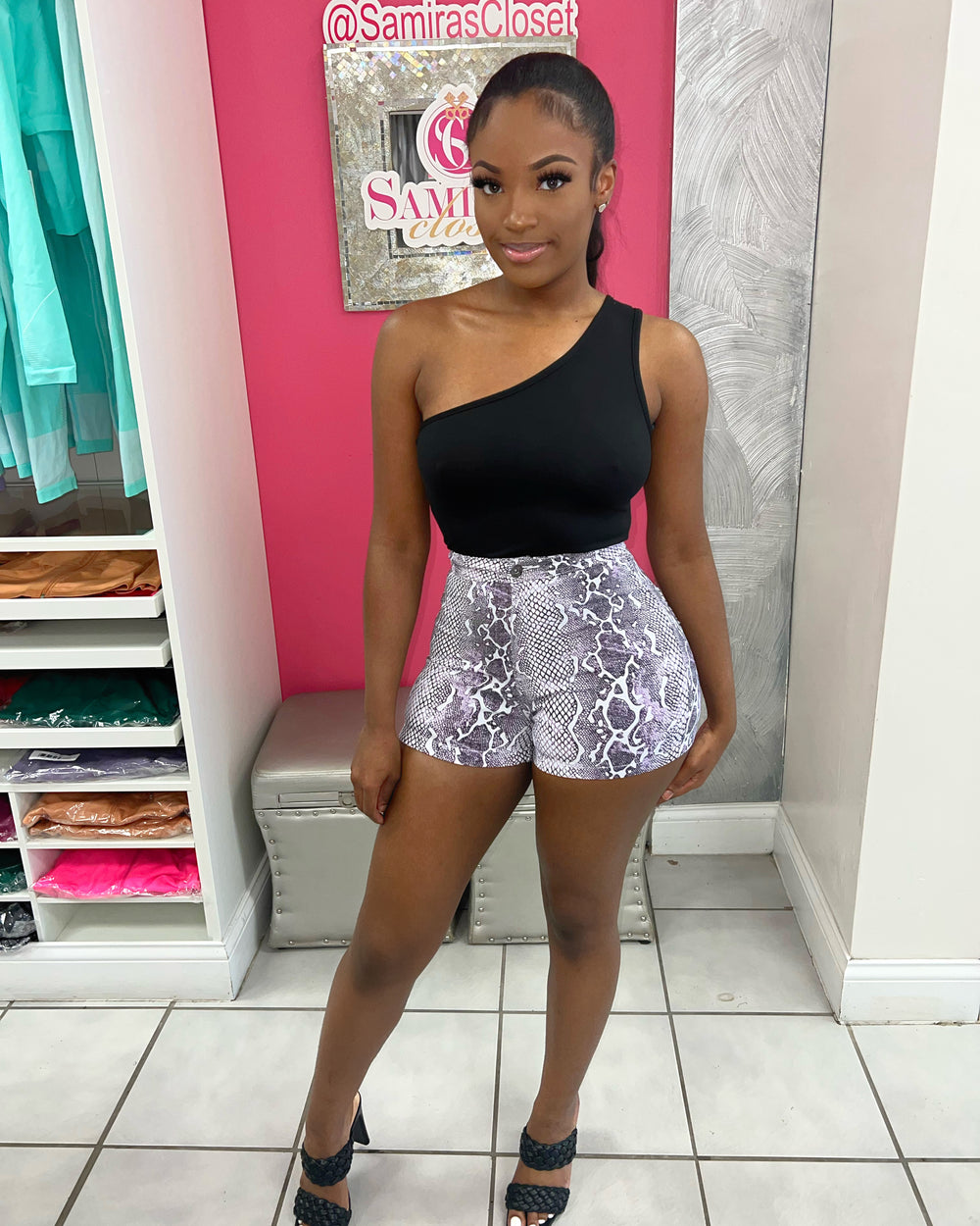 Extra Stretch Highwaist Denim Shorts- Snakeprint
